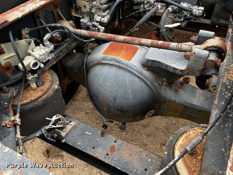 image for item DQ1962 1998 International 9400  truck cab and chassis