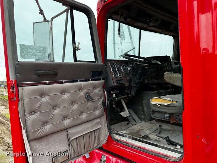 image for item DQ1962 1998 International 9400  truck cab and chassis