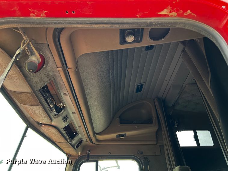 image for item DQ1962 1998 International 9400  truck cab and chassis