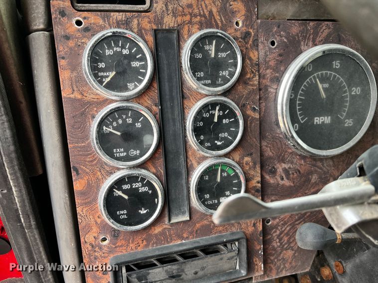 image for item DQ1962 1998 International 9400  truck cab and chassis