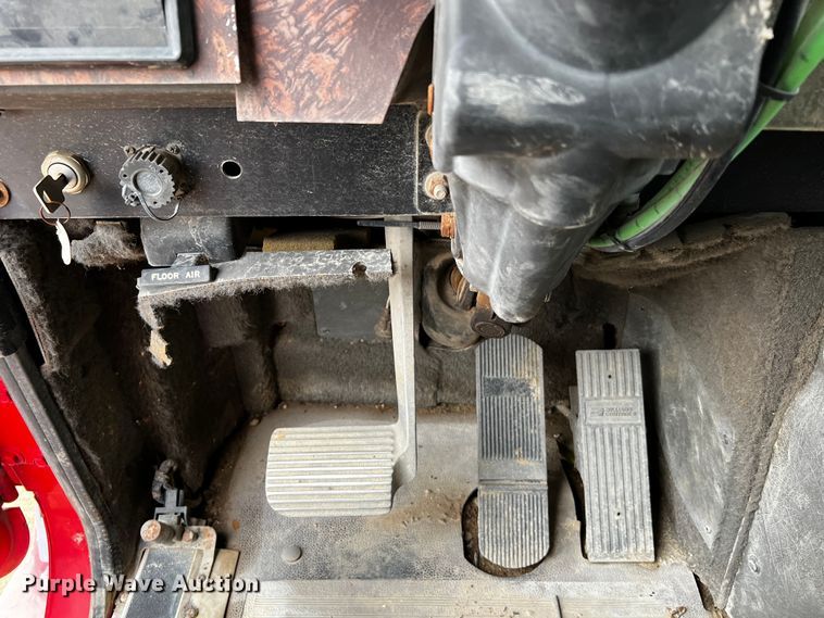 image for item DQ1962 1998 International 9400  truck cab and chassis