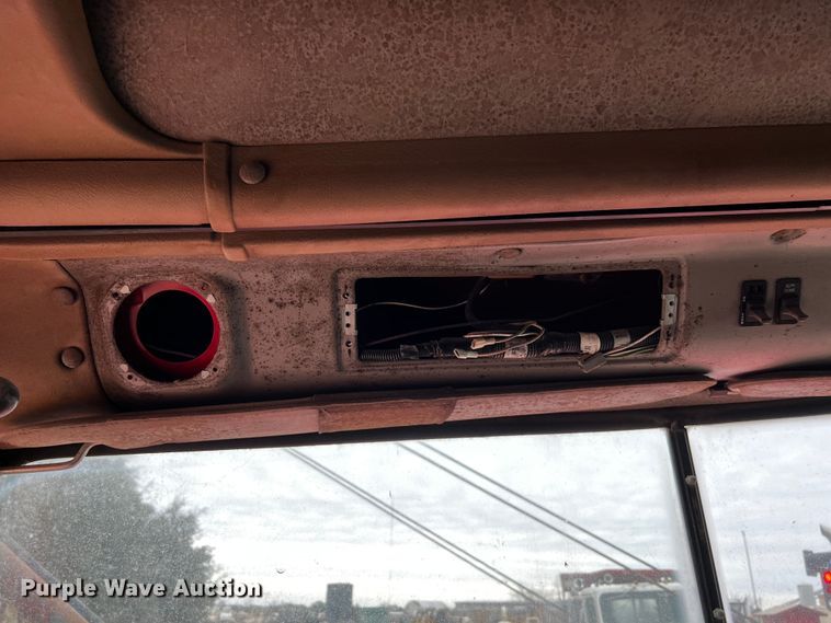 image for item DQ1962 1998 International 9400  truck cab and chassis