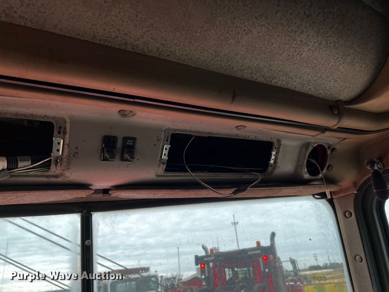 image for item DQ1962 1998 International 9400  truck cab and chassis