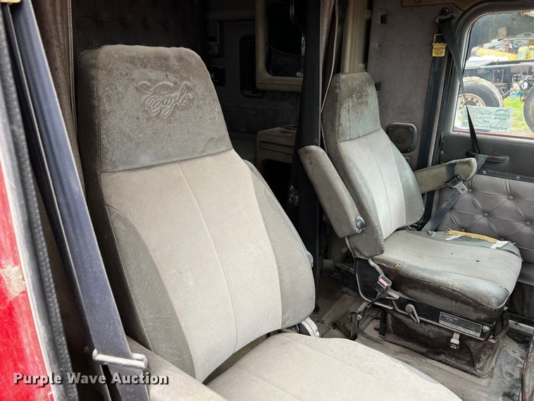 image for item DQ1962 1998 International 9400  truck cab and chassis