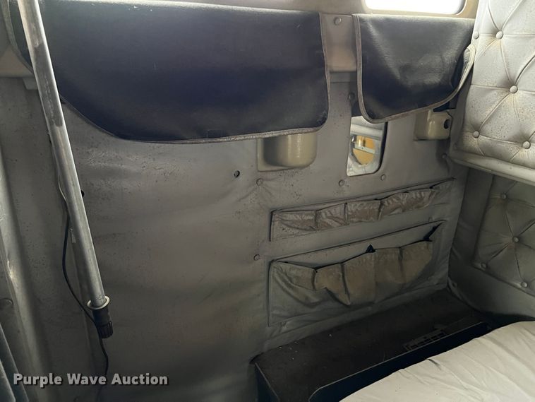 image for item DQ1962 1998 International 9400  truck cab and chassis