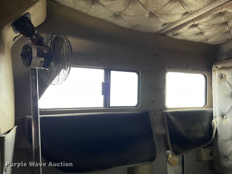 image for item DQ1962 1998 International 9400  truck cab and chassis