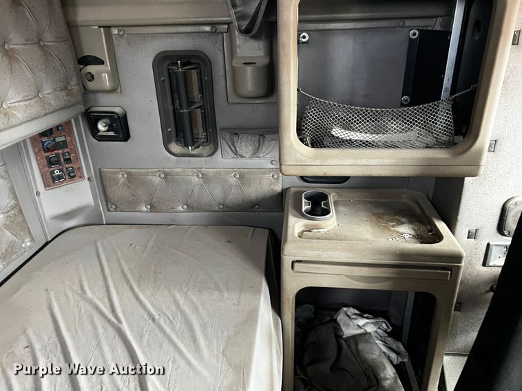 image for item DQ1962 1998 International 9400  truck cab and chassis