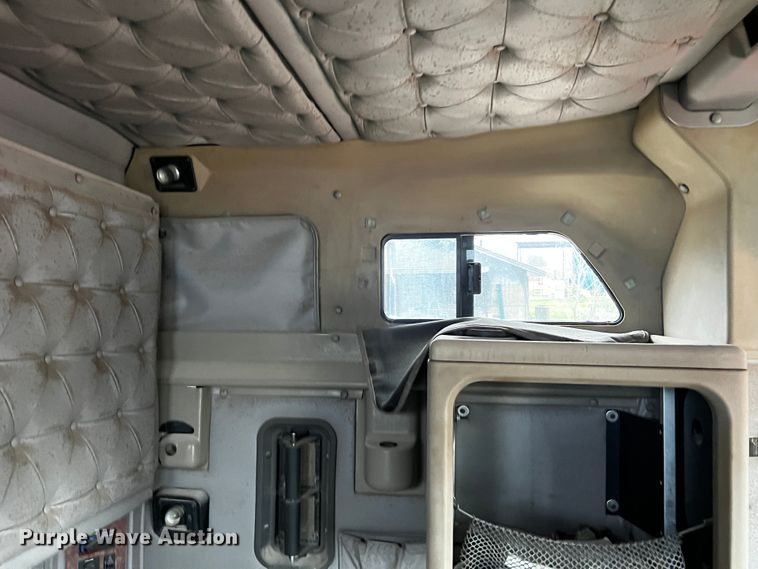 image for item DQ1962 1998 International 9400  truck cab and chassis