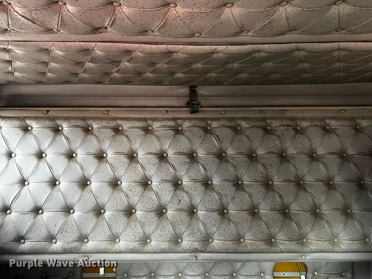 image for item DQ1962 1998 International 9400  truck cab and chassis