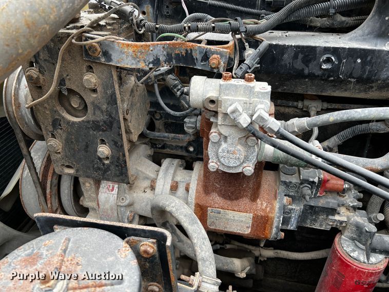 image for item DQ1962 1998 International 9400  truck cab and chassis