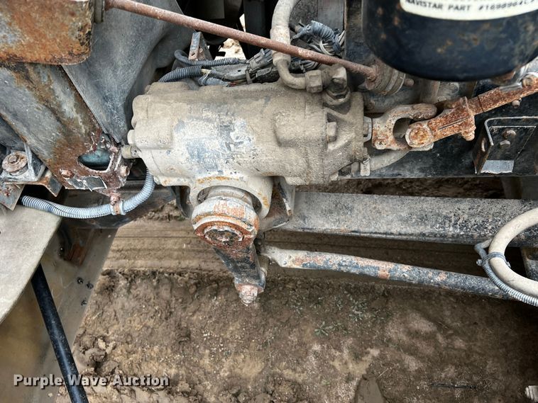 image for item DQ1962 1998 International 9400  truck cab and chassis