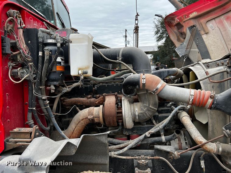 image for item DQ1962 1998 International 9400  truck cab and chassis