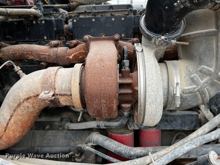 image for item DQ1962 1998 International 9400  truck cab and chassis