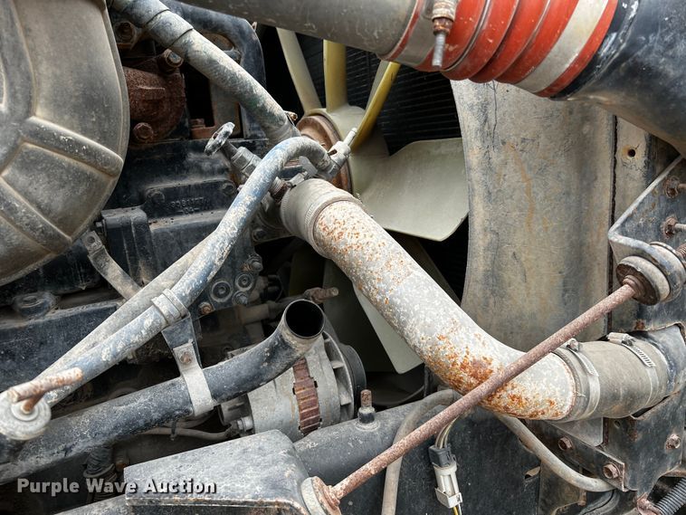 image for item DQ1962 1998 International 9400  truck cab and chassis