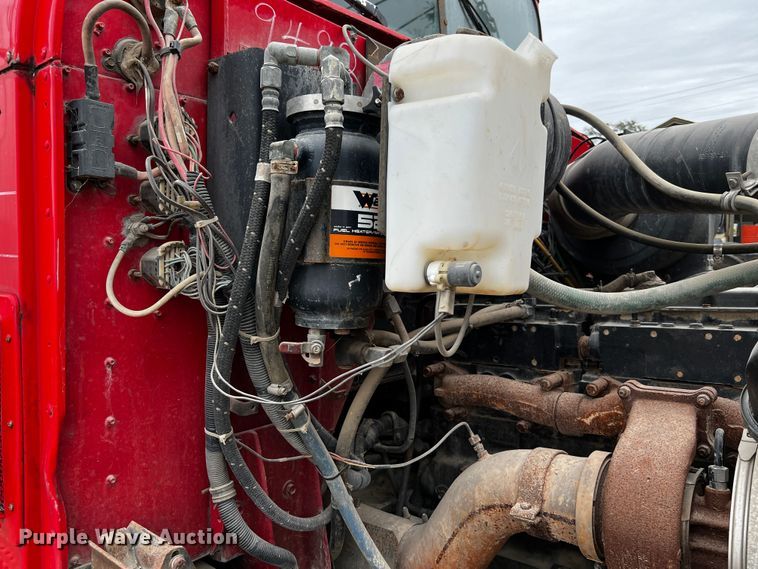 image for item DQ1962 1998 International 9400  truck cab and chassis