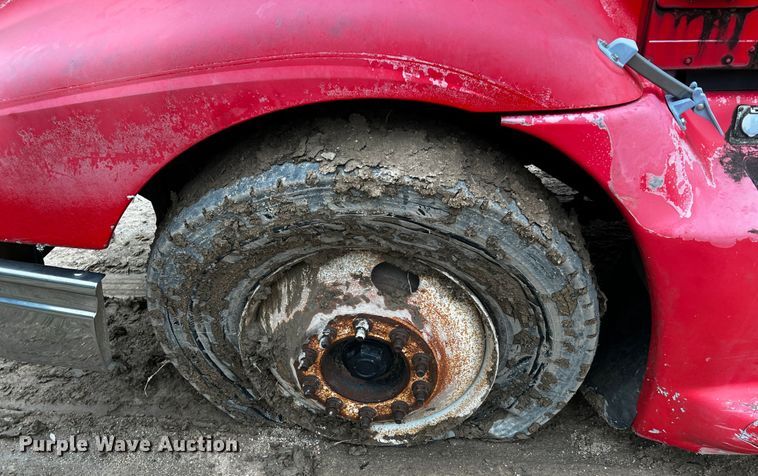 image for item DQ1962 1998 International 9400  truck cab and chassis