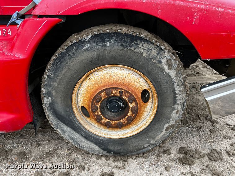 image for item DQ1962 1998 International 9400  truck cab and chassis