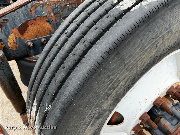 image for item DQ1962 1998 International 9400  truck cab and chassis