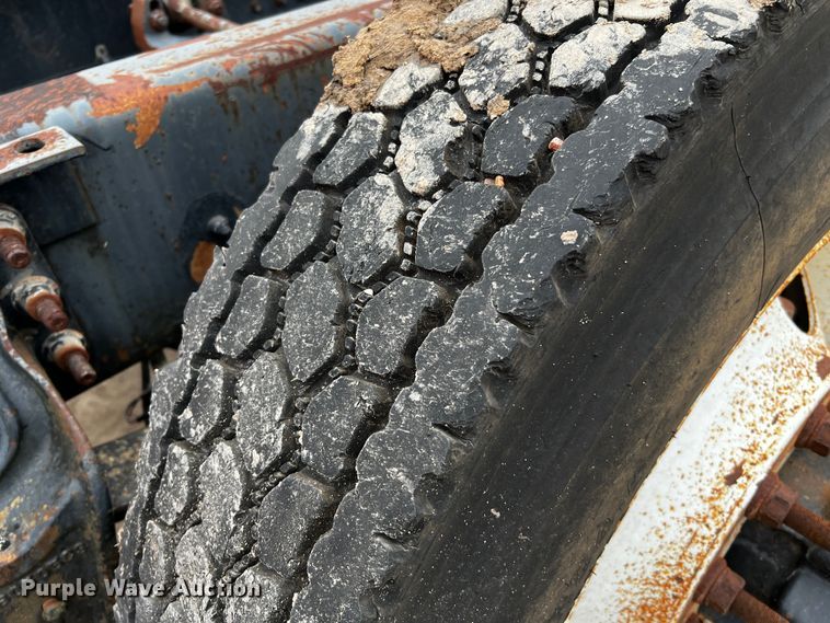 image for item DQ1962 1998 International 9400  truck cab and chassis