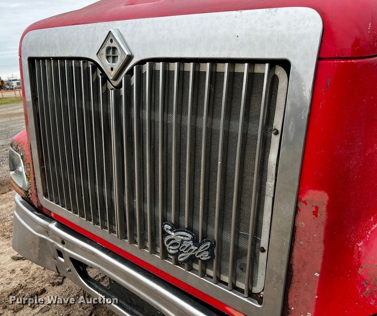 image for item DQ1962 1998 International 9400  truck cab and chassis