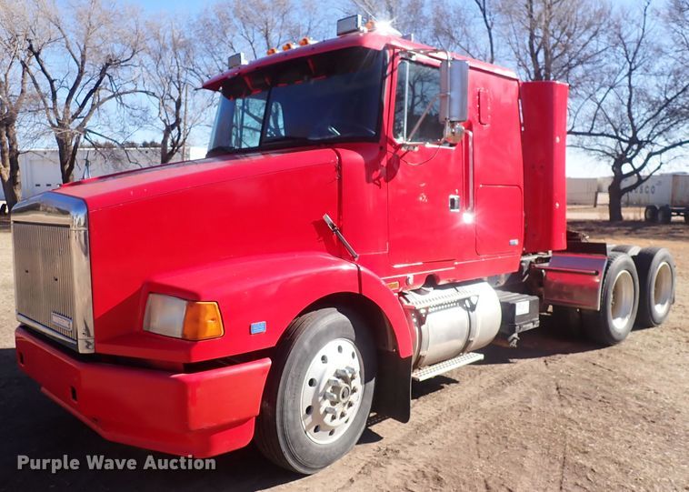 image for item DQ5019 1988 White GMC WIA  semi truck
