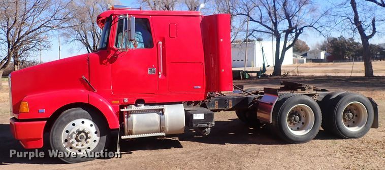 image for item DQ5019 1988 White GMC WIA  semi truck