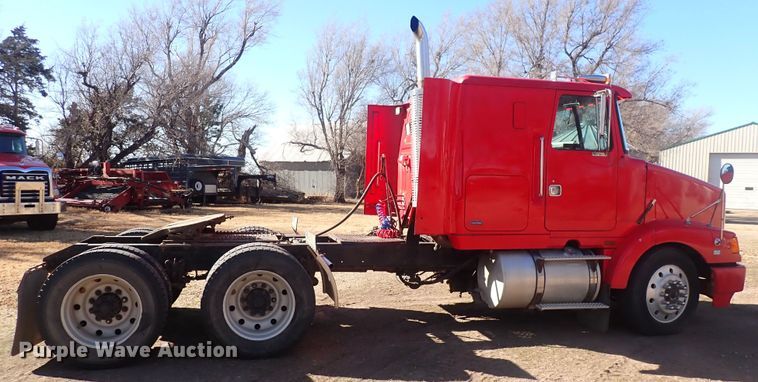 image for item DQ5019 1988 White GMC WIA  semi truck