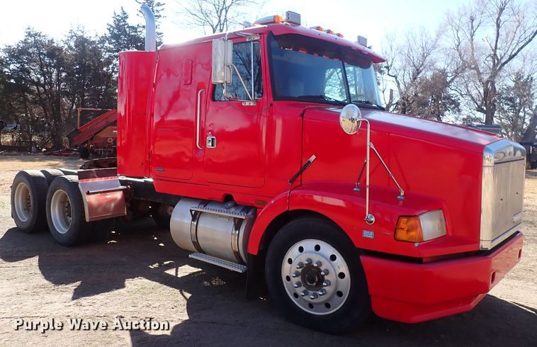 image for item DQ5019 1988 White GMC WIA  semi truck