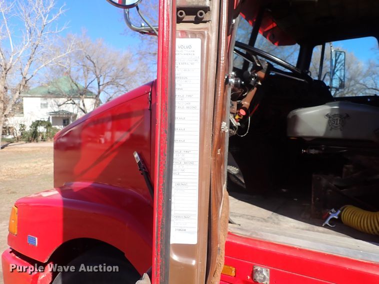 image for item DQ5019 1988 White GMC WIA  semi truck