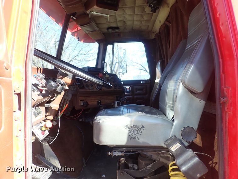 image for item DQ5019 1988 White GMC WIA  semi truck