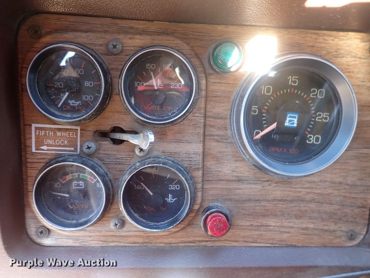 image for item DQ5019 1988 White GMC WIA  semi truck