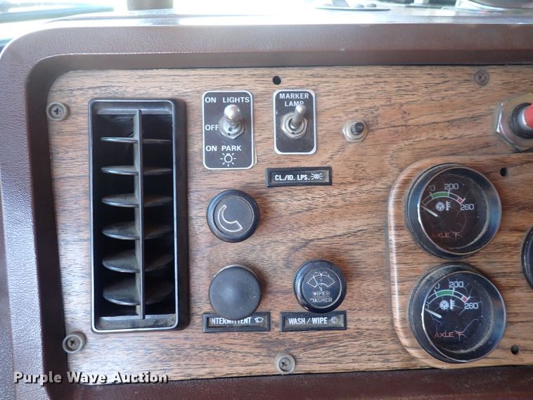 image for item DQ5019 1988 White GMC WIA  semi truck