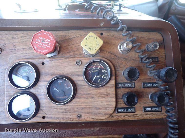 image for item DQ5019 1988 White GMC WIA  semi truck