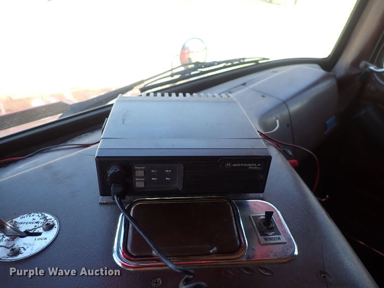 image for item DQ5019 1988 White GMC WIA  semi truck