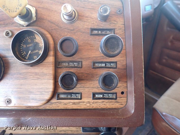 image for item DQ5019 1988 White GMC WIA  semi truck