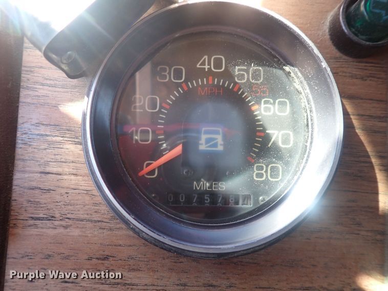 image for item DQ5019 1988 White GMC WIA  semi truck