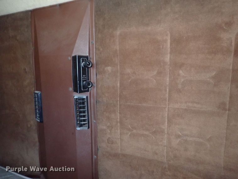 image for item DQ5019 1988 White GMC WIA  semi truck