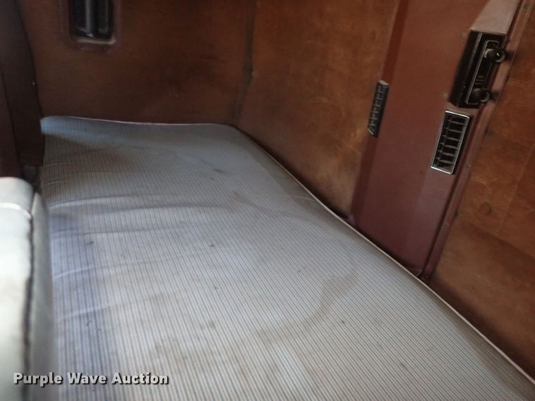 image for item DQ5019 1988 White GMC WIA  semi truck