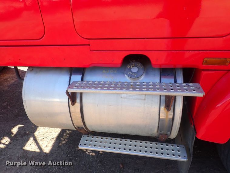 image for item DQ5019 1988 White GMC WIA  semi truck