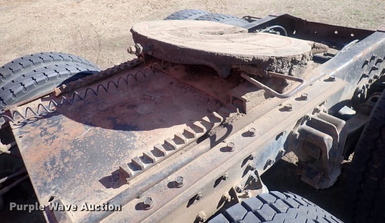 image for item DQ5019 1988 White GMC WIA  semi truck