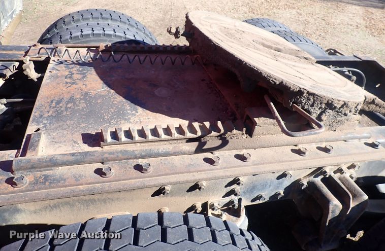 image for item DQ5019 1988 White GMC WIA  semi truck