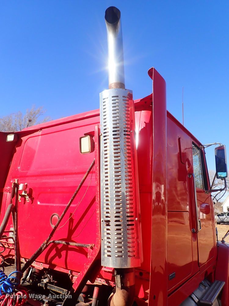 image for item DQ5019 1988 White GMC WIA  semi truck