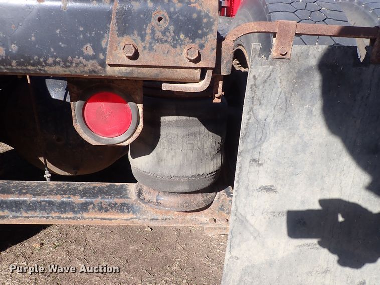 image for item DQ5019 1988 White GMC WIA  semi truck