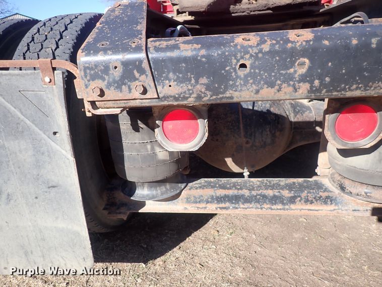 image for item DQ5019 1988 White GMC WIA  semi truck