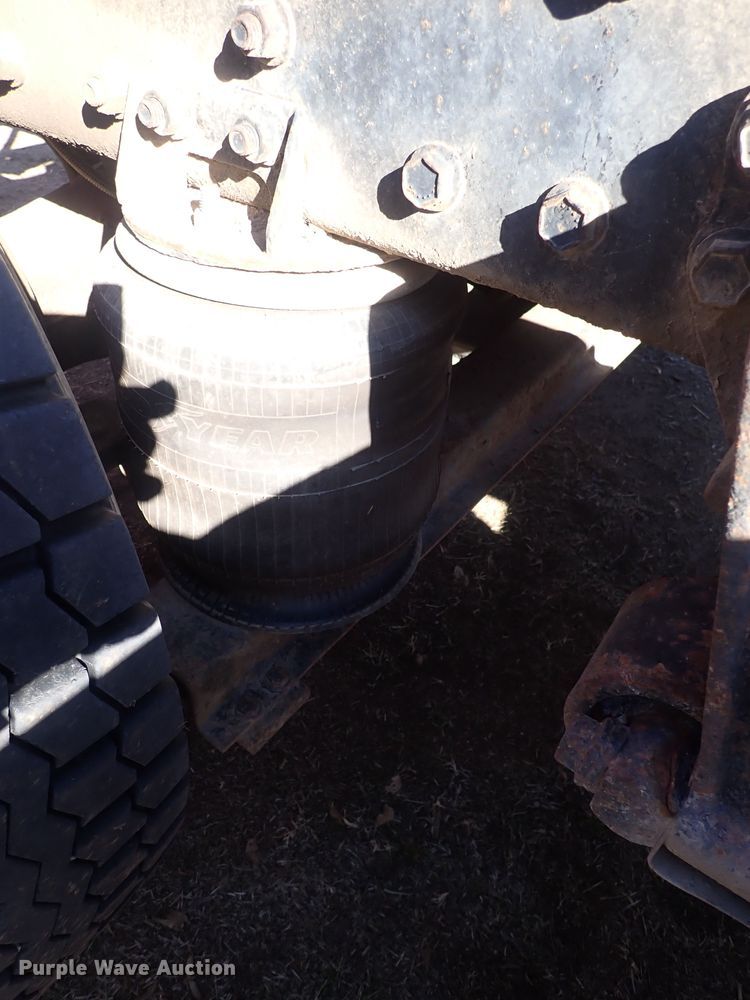 image for item DQ5019 1988 White GMC WIA  semi truck