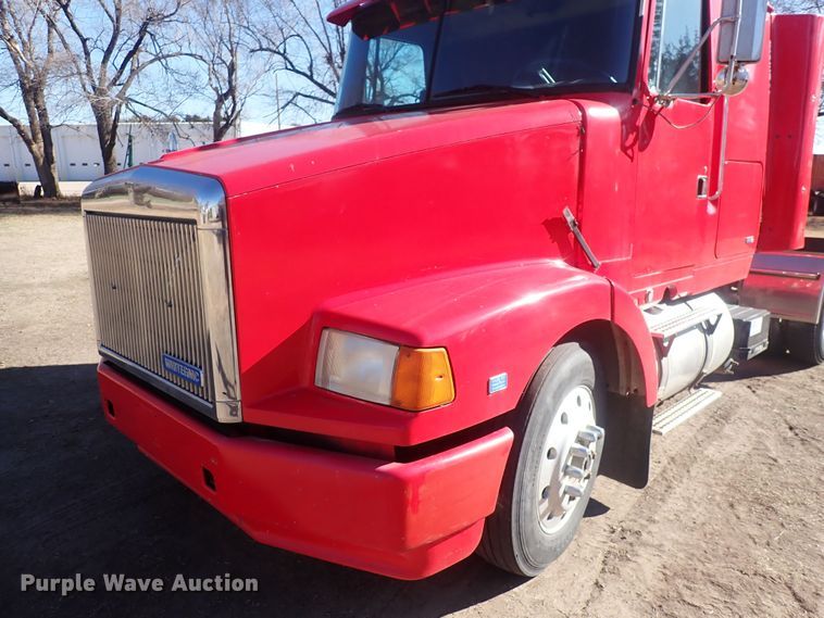 image for item DQ5019 1988 White GMC WIA  semi truck