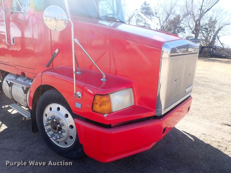 image for item DQ5019 1988 White GMC WIA  semi truck