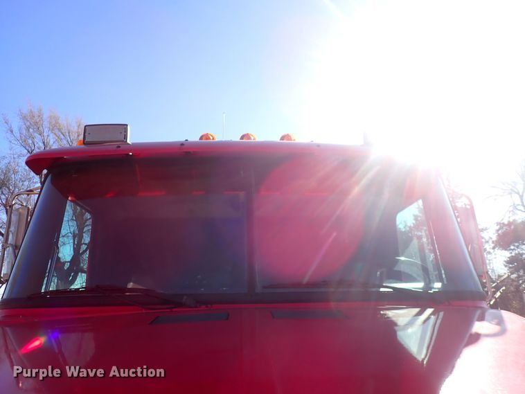 image for item DQ5019 1988 White GMC WIA  semi truck