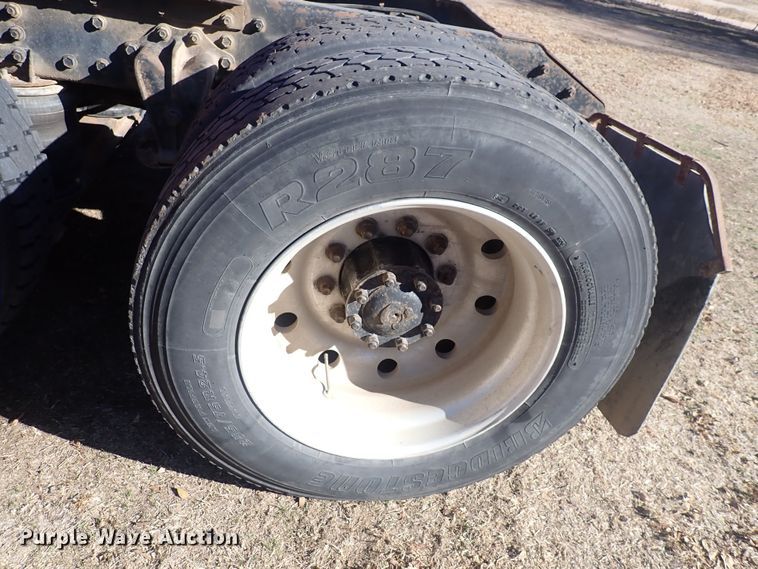 image for item DQ5019 1988 White GMC WIA  semi truck