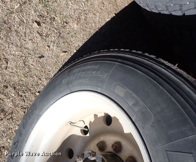 image for item DQ5019 1988 White GMC WIA  semi truck